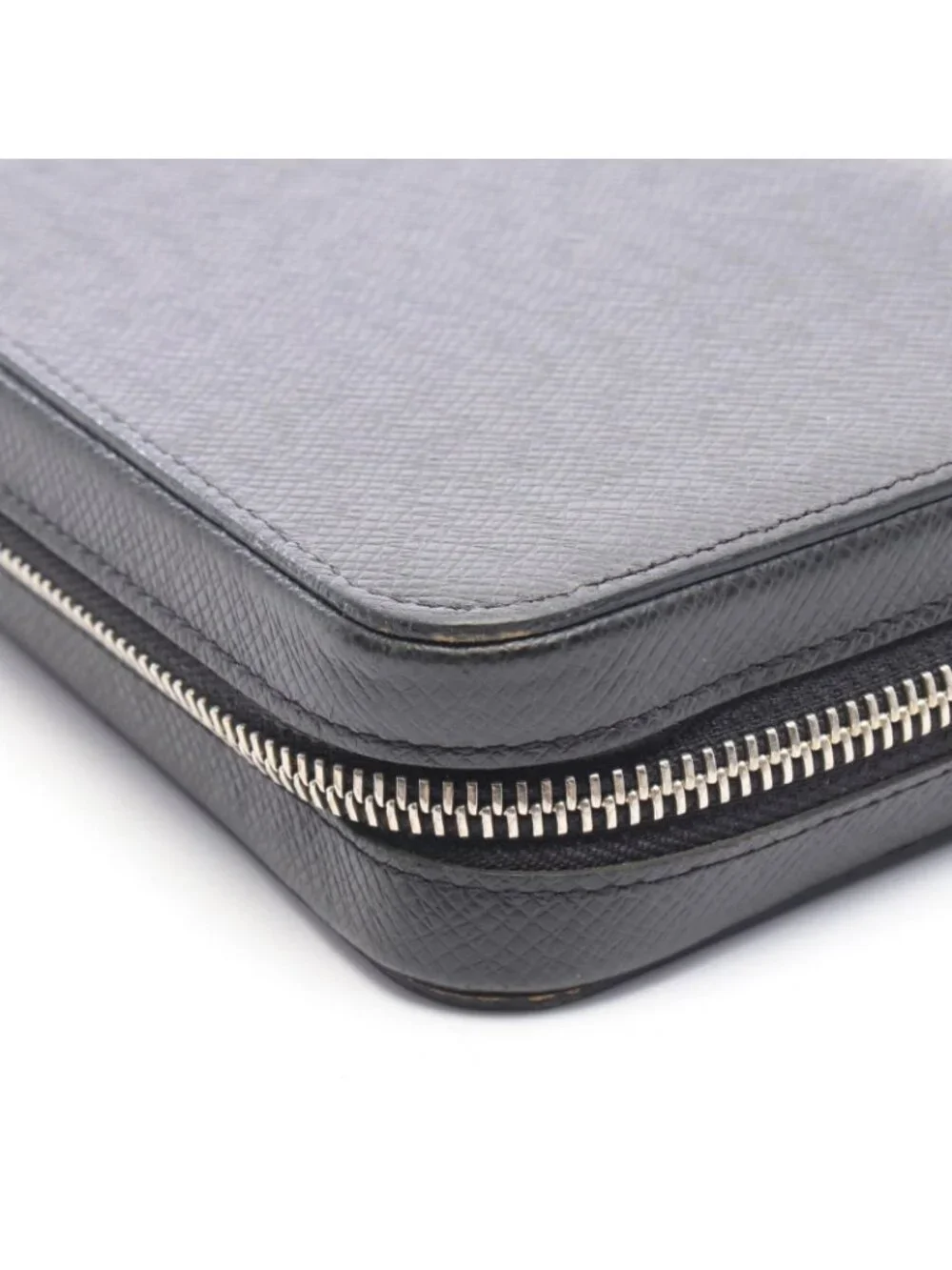 Louis Vuitton Round Wallet Zippy XL Taiga Ardoise Leather